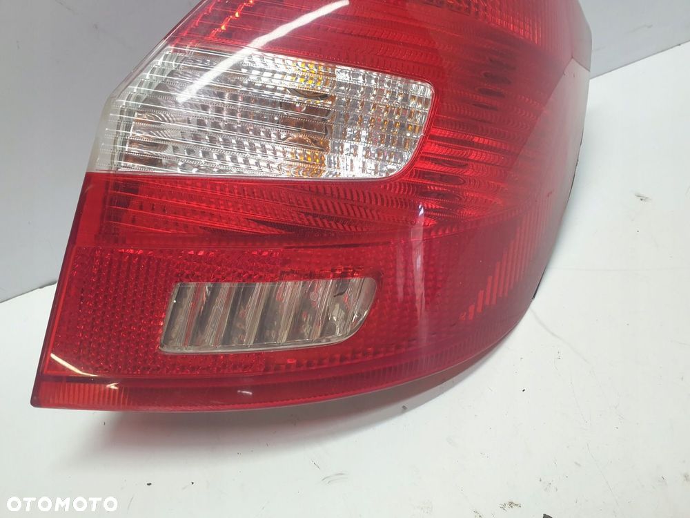 LAMPA TYLNA PRAWA TYŁ PRAWY SKODA FABIA II HB - 4