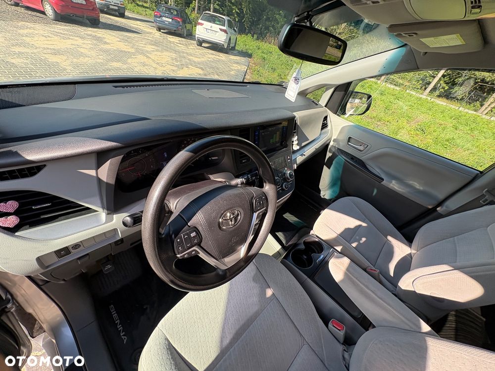 Toyota Sienna 3.5 V6 SE - 22