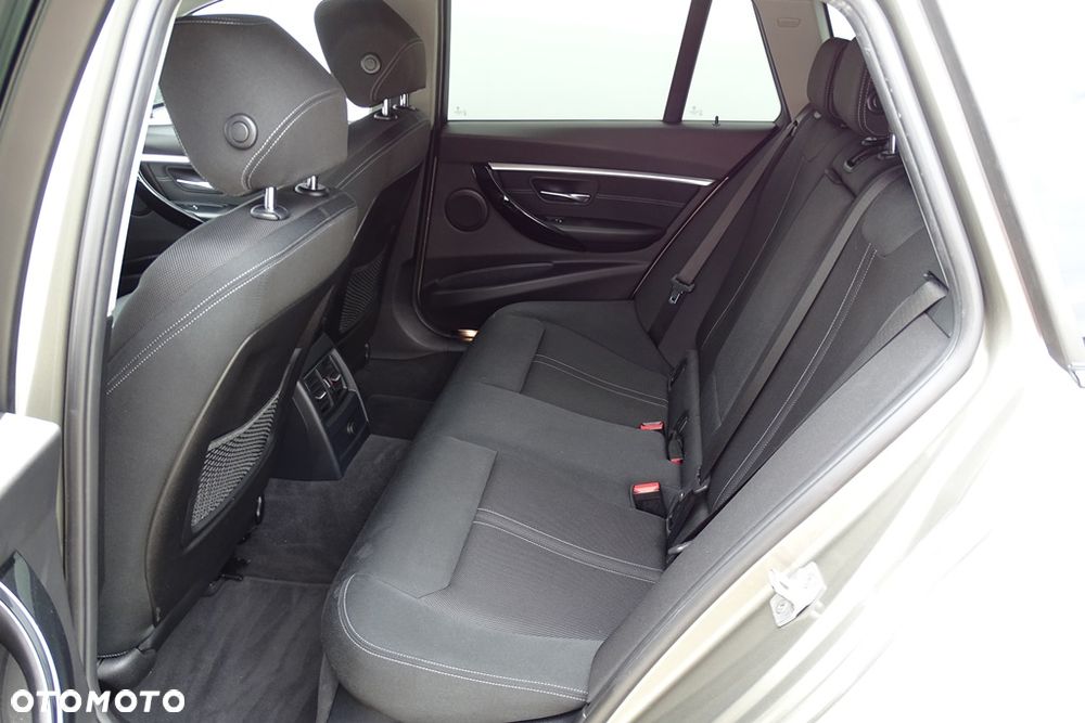 BMW Seria 3 320d xDrive Luxury Line sport - 22