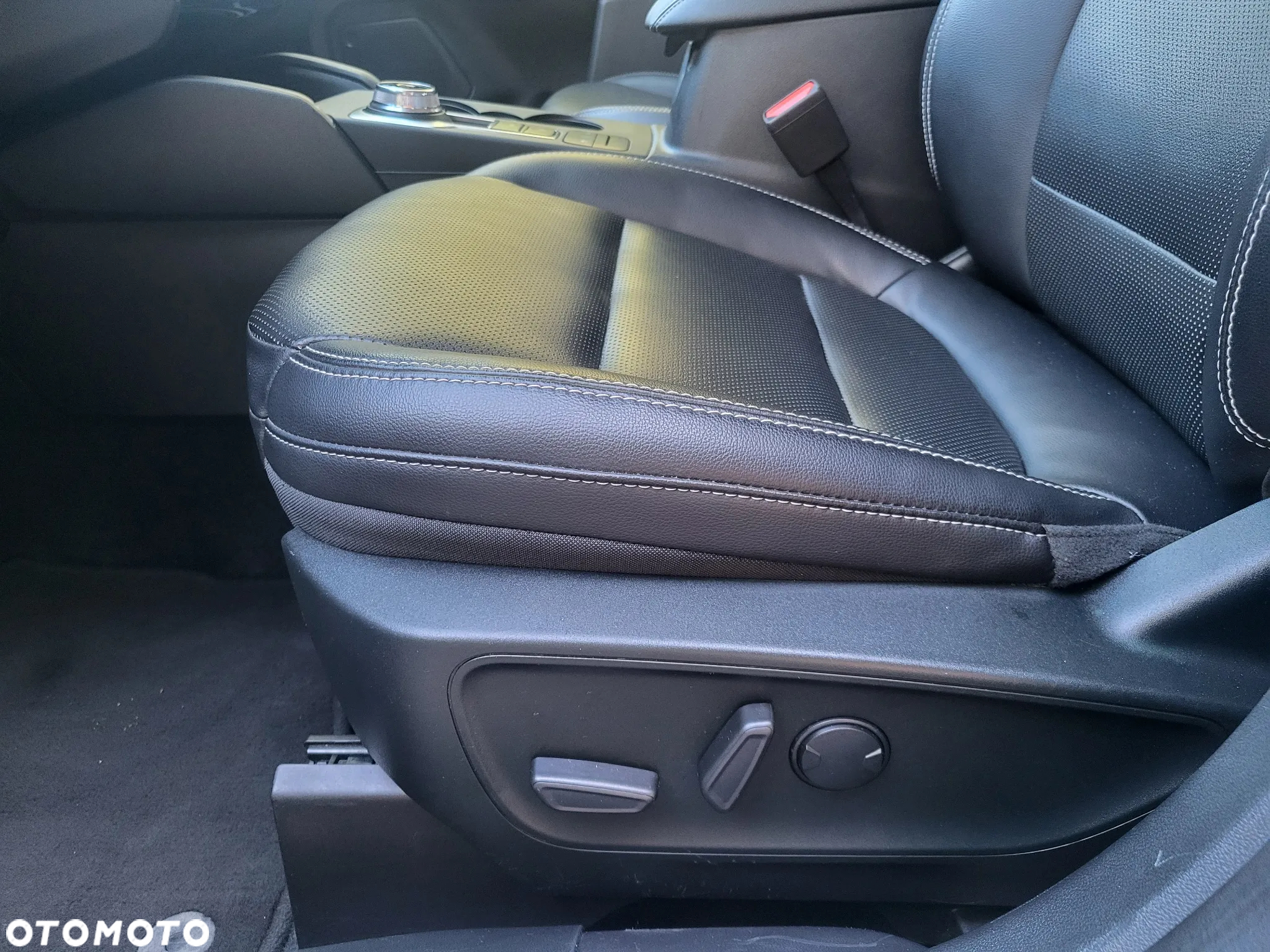 Ford Escape 2.0 EcoBoost AWD Titanium - 9