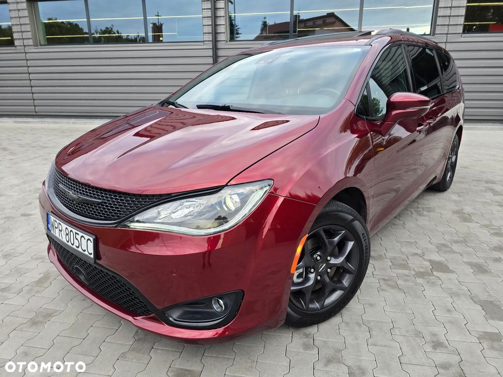 Chrysler Pacifica - 8