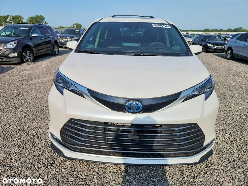 Toyota Sienna 2024 photo 2