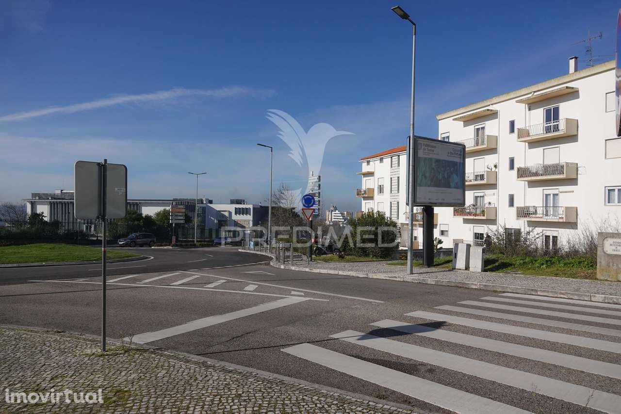 Estacionamento Coberto e Fechado, Abrantes. - Grande imagem: 2/14