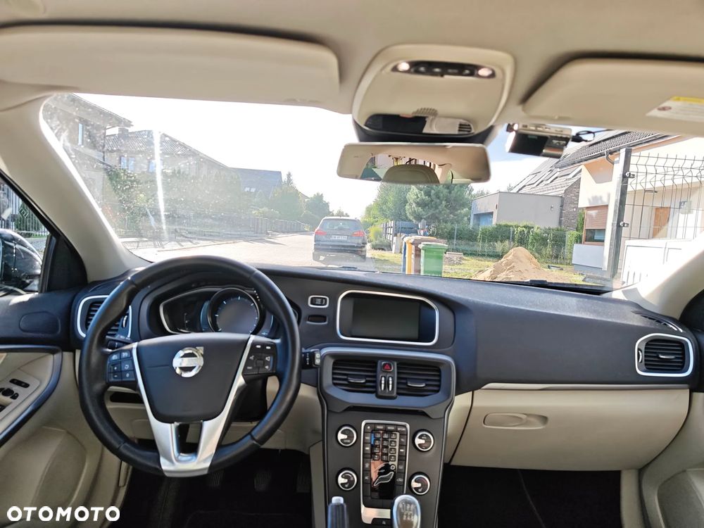 Volvo V40 D2 Momentum - 3
