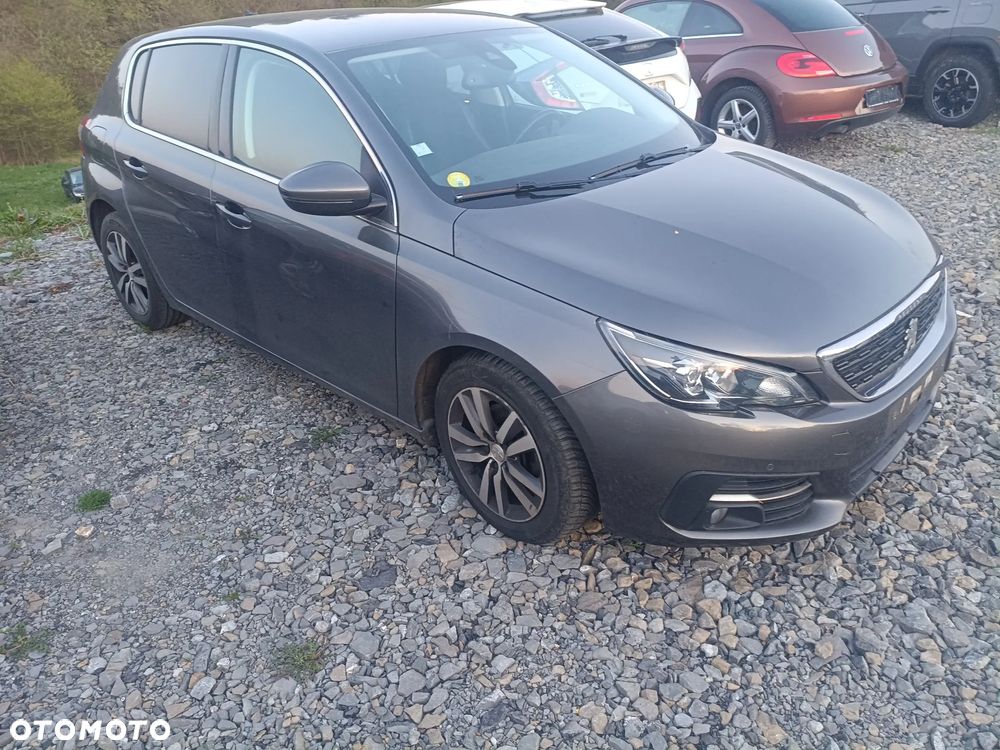 Peugeot 208 - 1