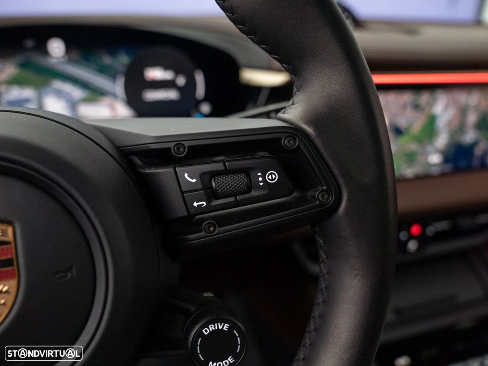 Porsche Macan Electric 4 - 36