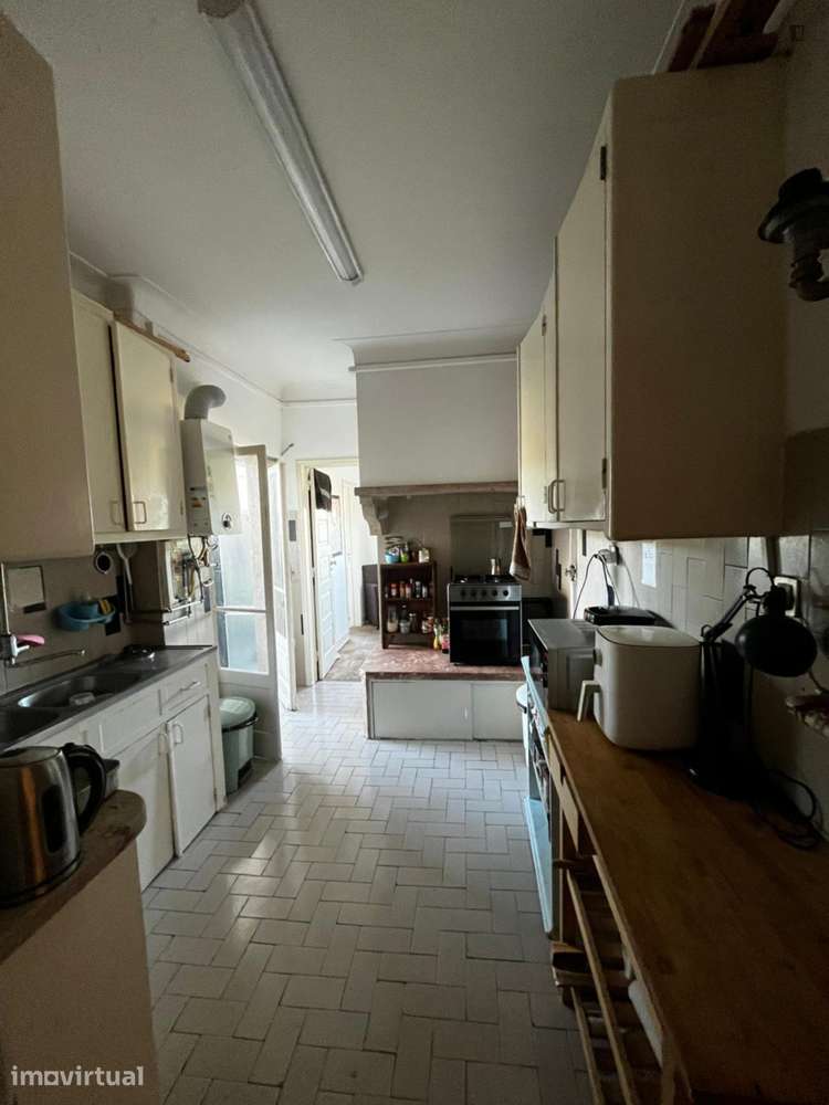 Quarto - localizado em Roma-Areeiro Lisbon - Grande imagem: 3/10
