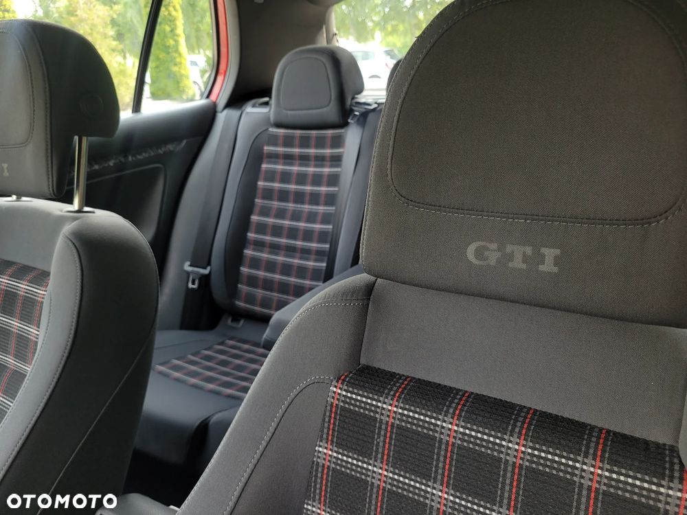 Volkswagen Golf 2.0 GTI - 27