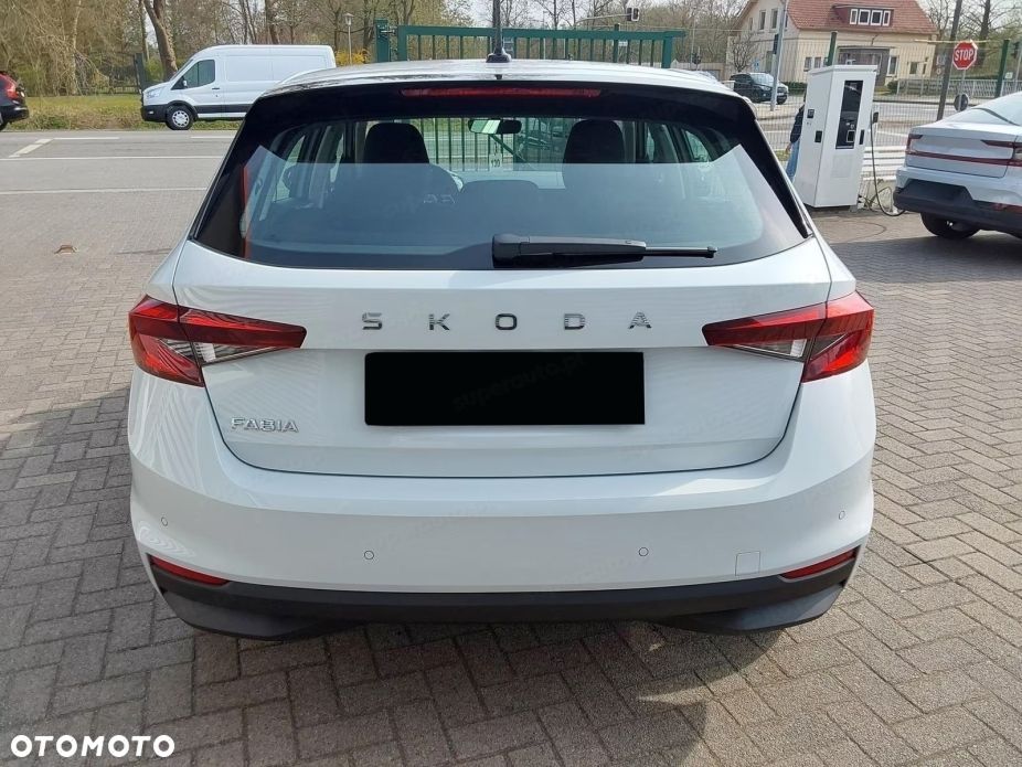 Skoda Fabia 1.0 Essence - 6