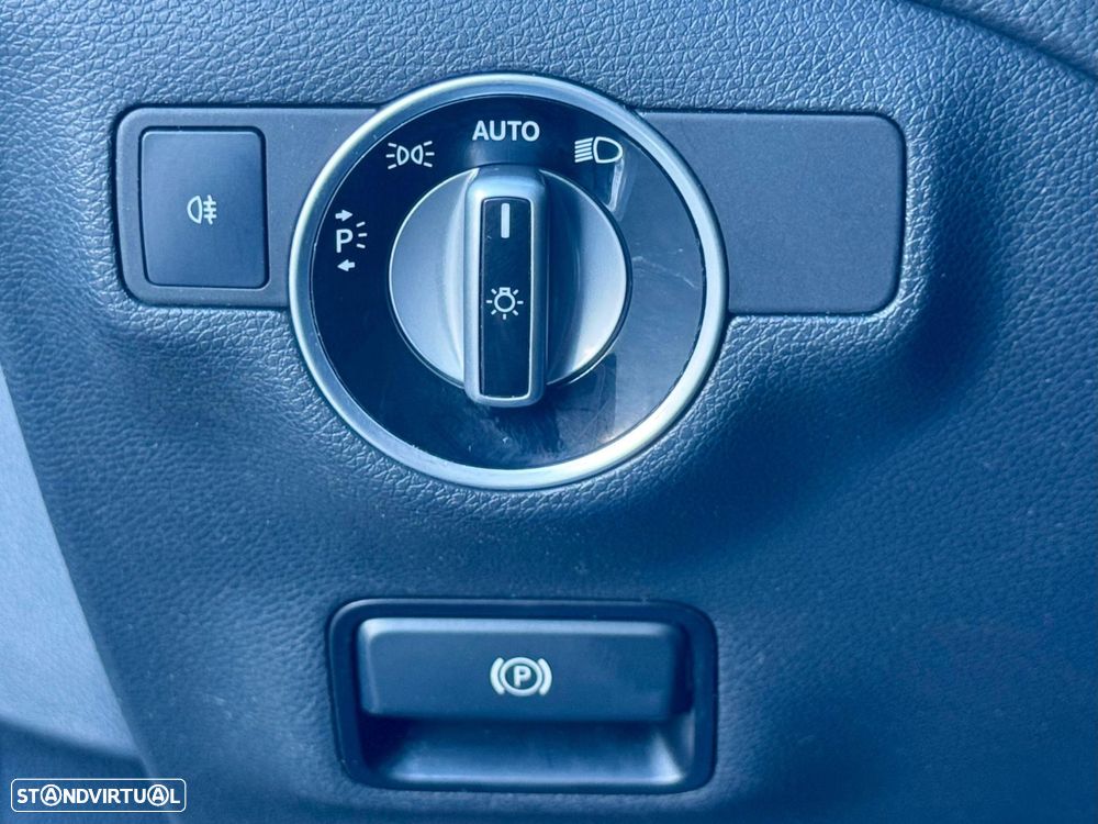 Mercedes-Benz CLA 180 7G-DCT Urban - 49