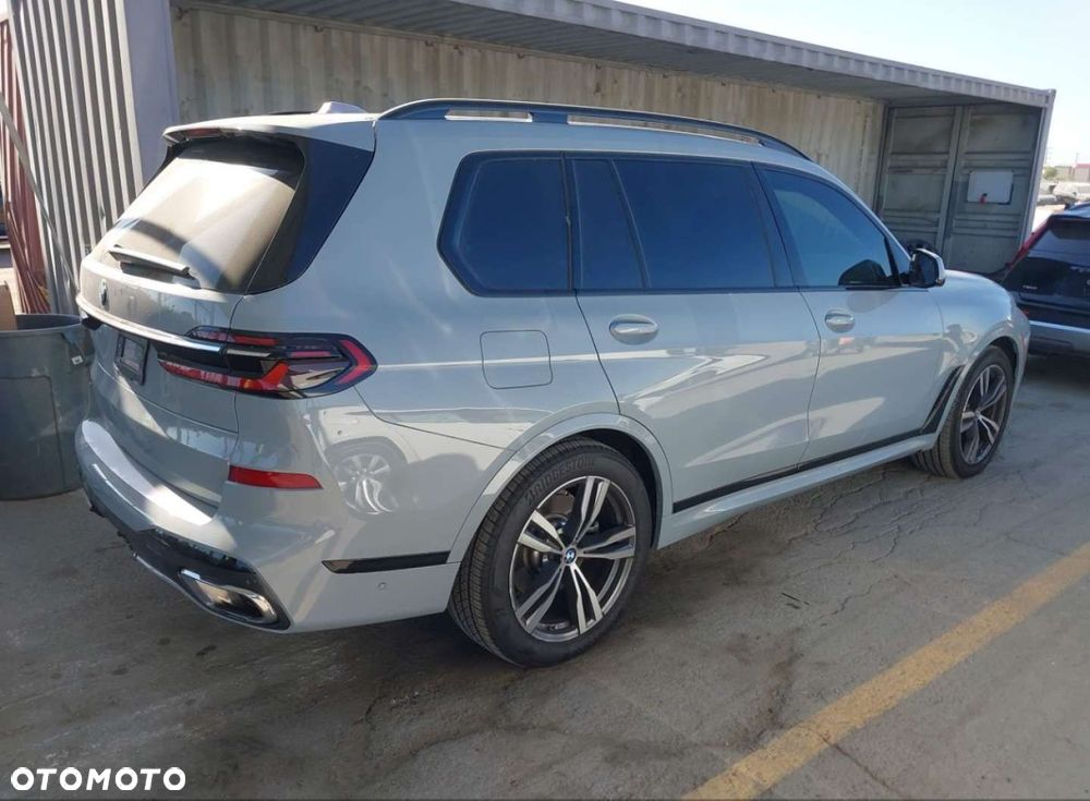 BMW X7 - 7