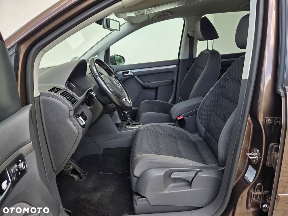 Volkswagen Touran - 8