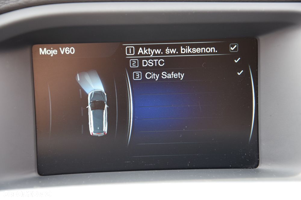 Volvo V60 D4 R-Design - 27