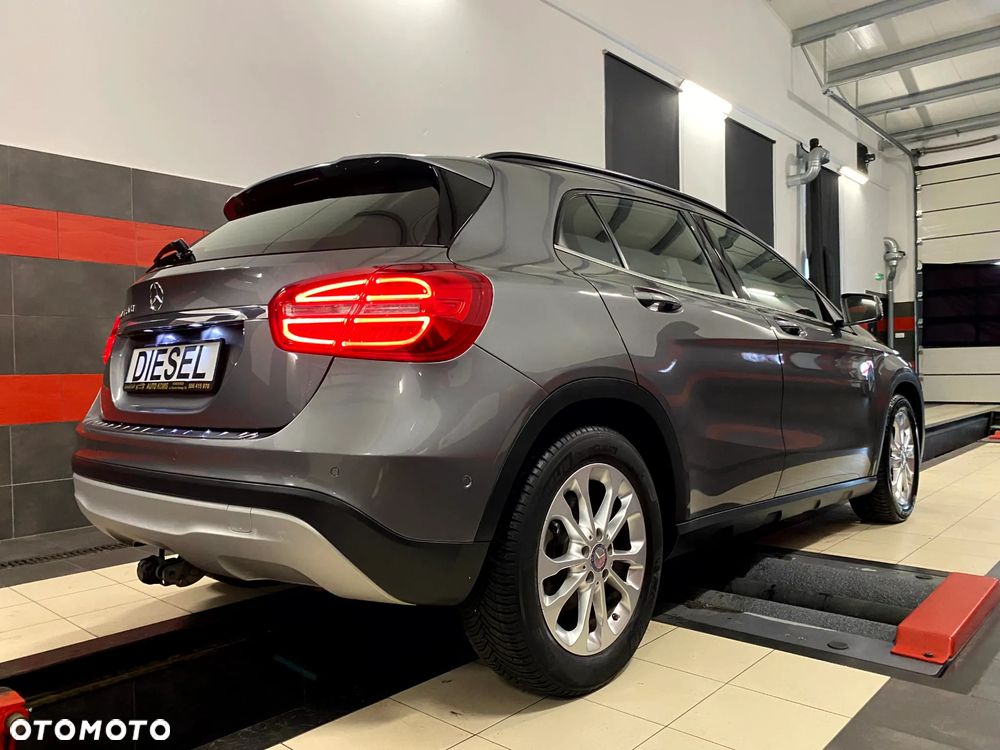 Mercedes-Benz GLA 180 d 7G-DCT Urban - 8