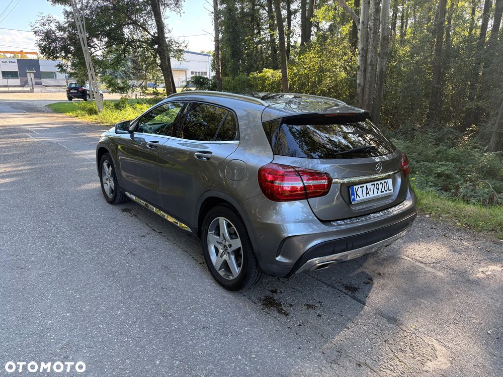 Mercedes-Benz GLA 180 7G-DCT AMG Line - 3