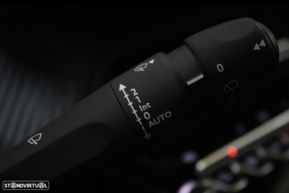 Peugeot 2008 1.2 PureTech Allure - 18