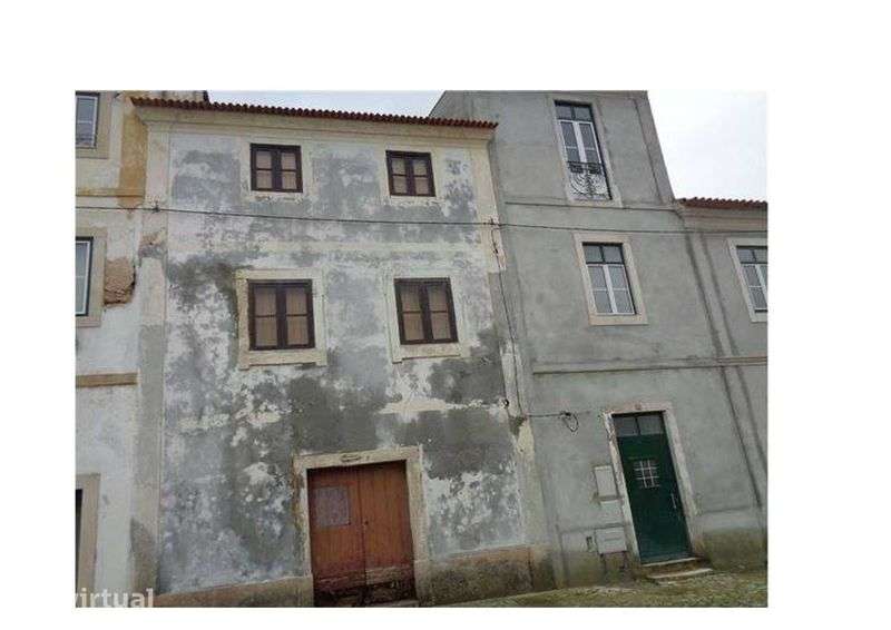 Prédio com 3 pisos no centro histórico de Soure, junto ao Castelo - Grande imagem: 3/7