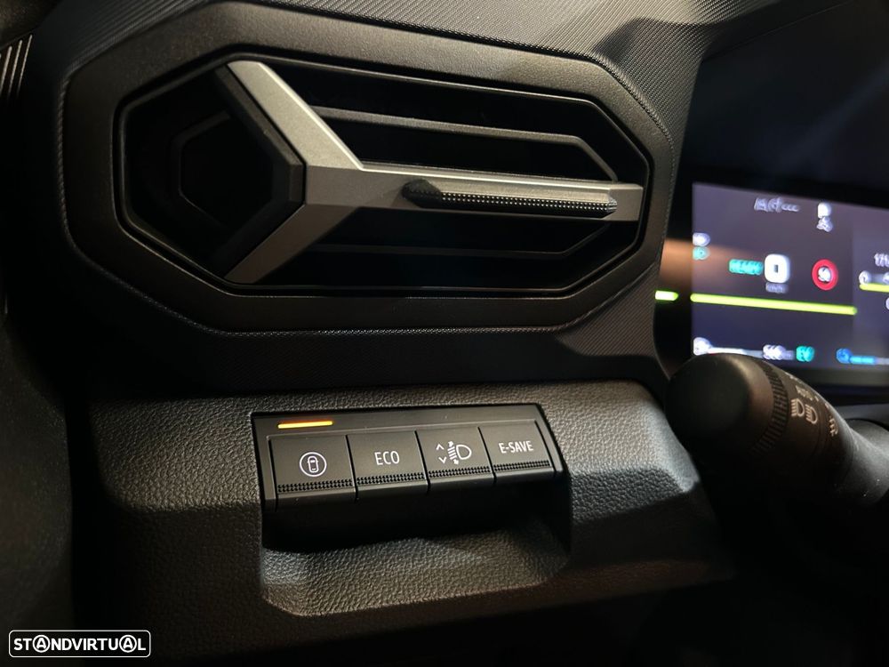 Dacia Duster 1.6 Hybrid Journey - 38