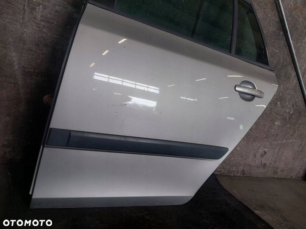 DRZWI KOMPLETNE LEWY TYŁ SKODA FABIA II KOMBI 9202 - 7
