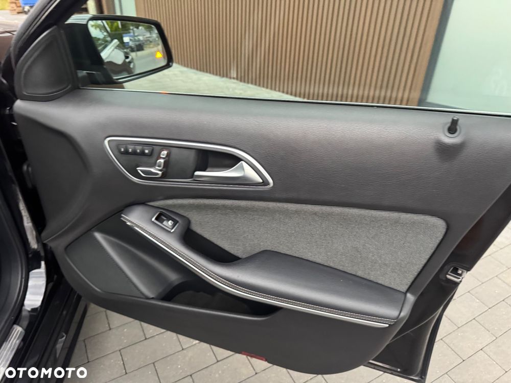 Mercedes-Benz Klasa A 250 4Matic 7G-DCT AMG Line - 28