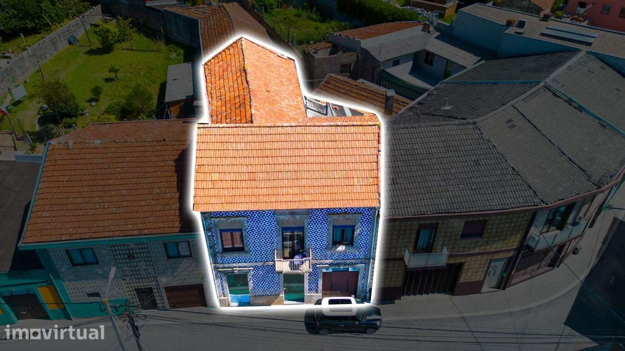Moradia com 2 Habitações + Espaço para Comércio e Serviços | Baguim do - Grande imagem: 2/60