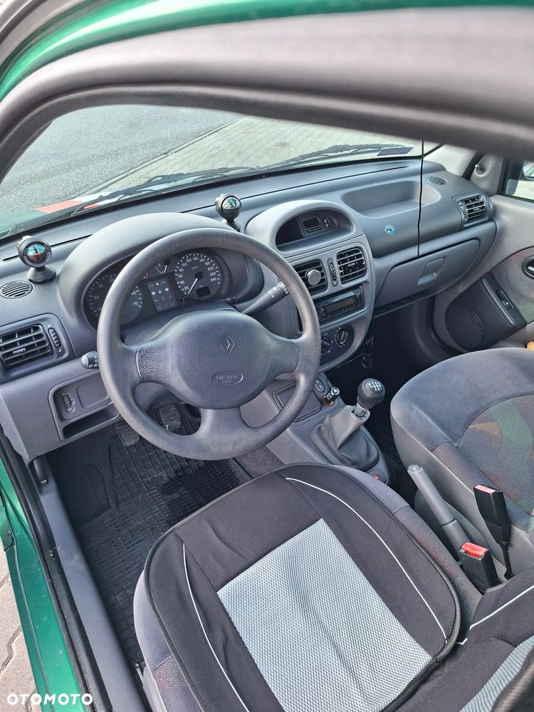 Renault Clio 1.4i RT - 10