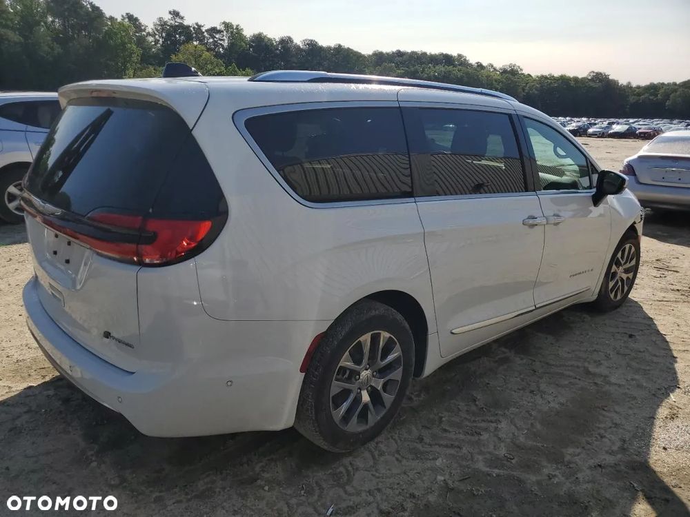 Chrysler Pacifica - 3