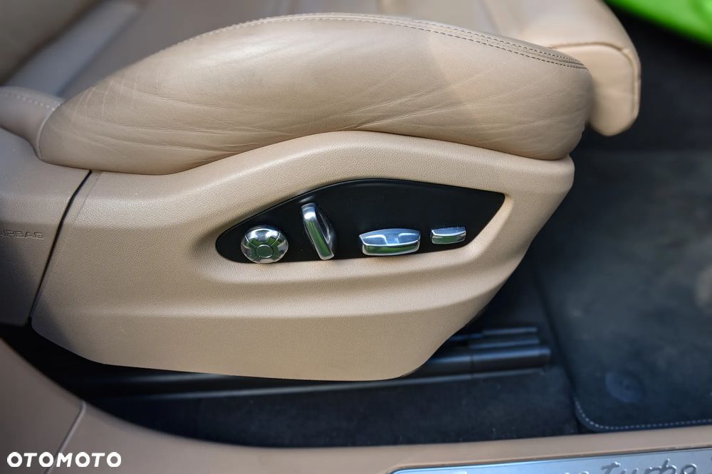 Porsche Cayenne Turbo S E-Hybrid Tiptronic S - 29