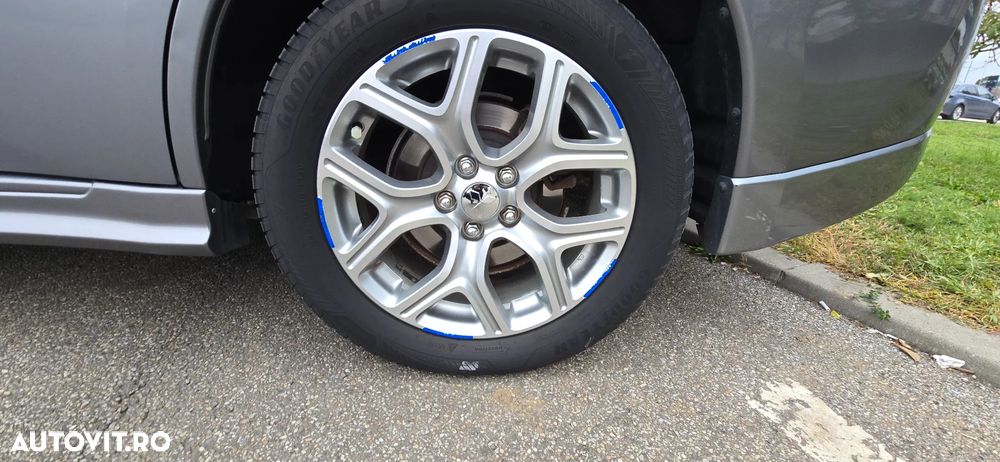 Mitsubishi Outlander - 25