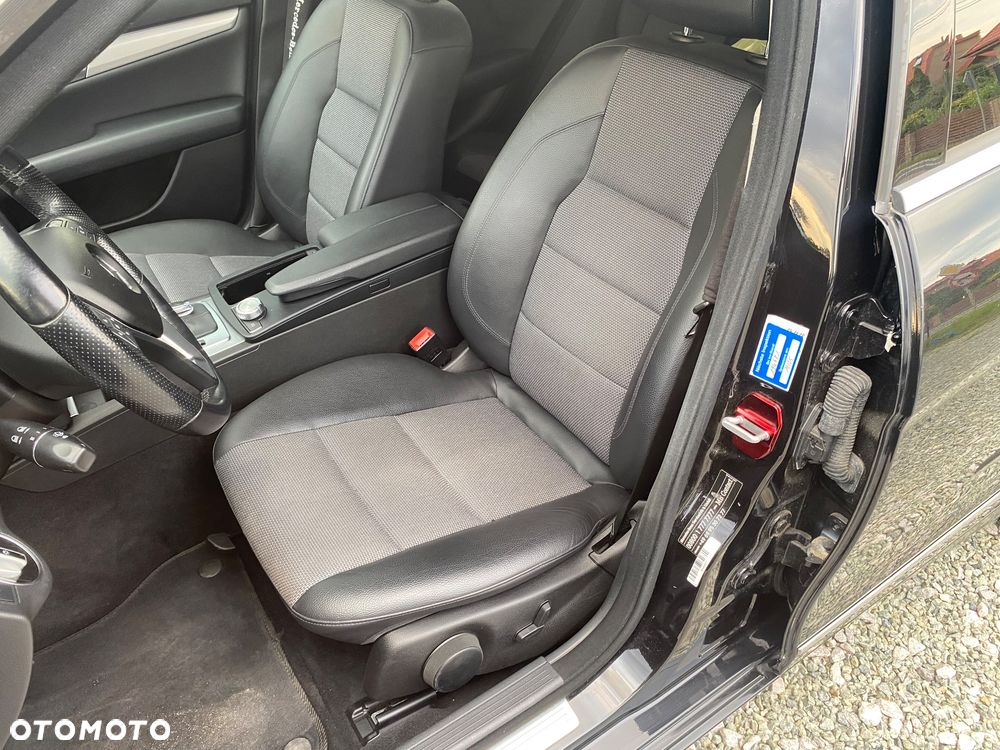 Mercedes-Benz Klasa C 180 CGI Automatik BlueEFFICIENCY Avantgarde - 25