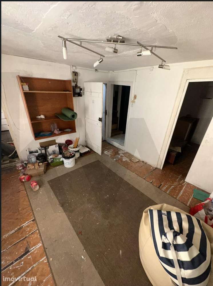 Oportunidade | T2 duplex para obras em prédio com áreas comuns reabili - Grande imagem: 3/15