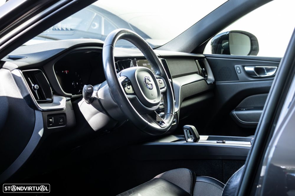 Volvo XC 60 2.0 B4 R-Design Geartronic - 15