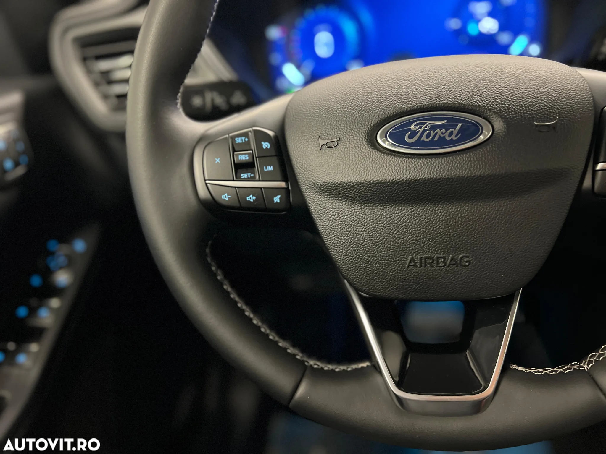 Ford Kuga - 21