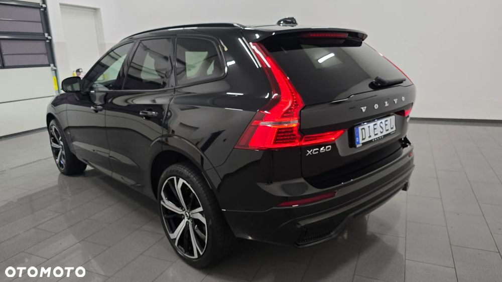 Volvo XC 60 B4 D AWD Ultimate Dark - 4