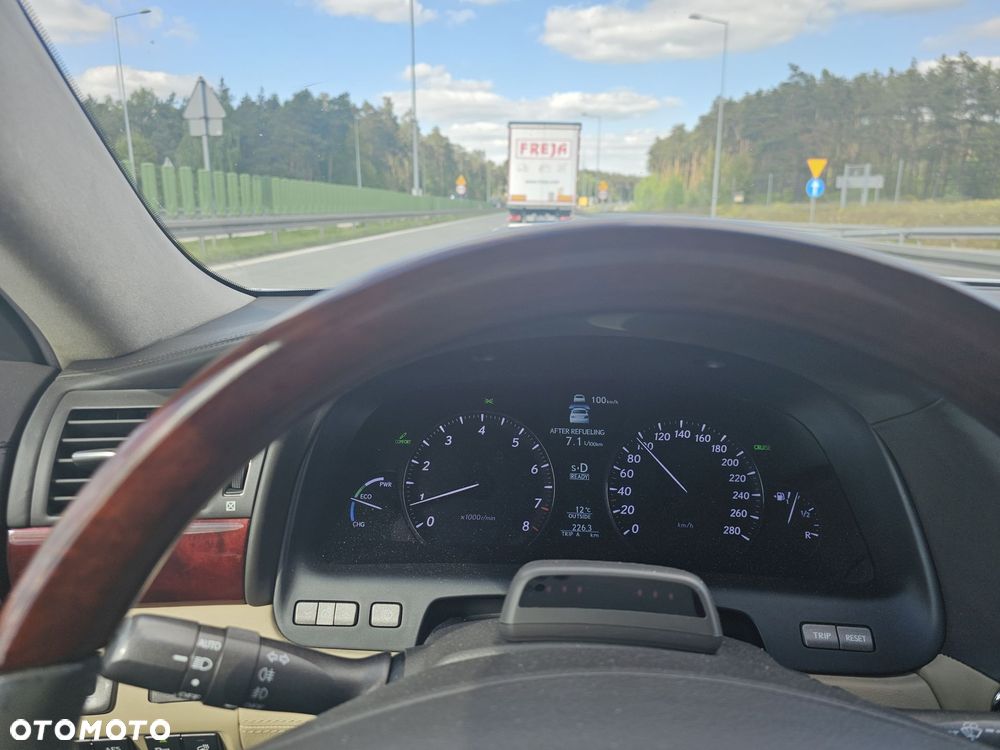 Lexus LS - 8