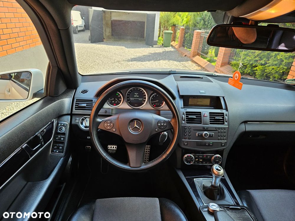 Mercedes-Benz Klasa C 180 CGI BlueEFFICIENCY SPORT EDITION - 5
