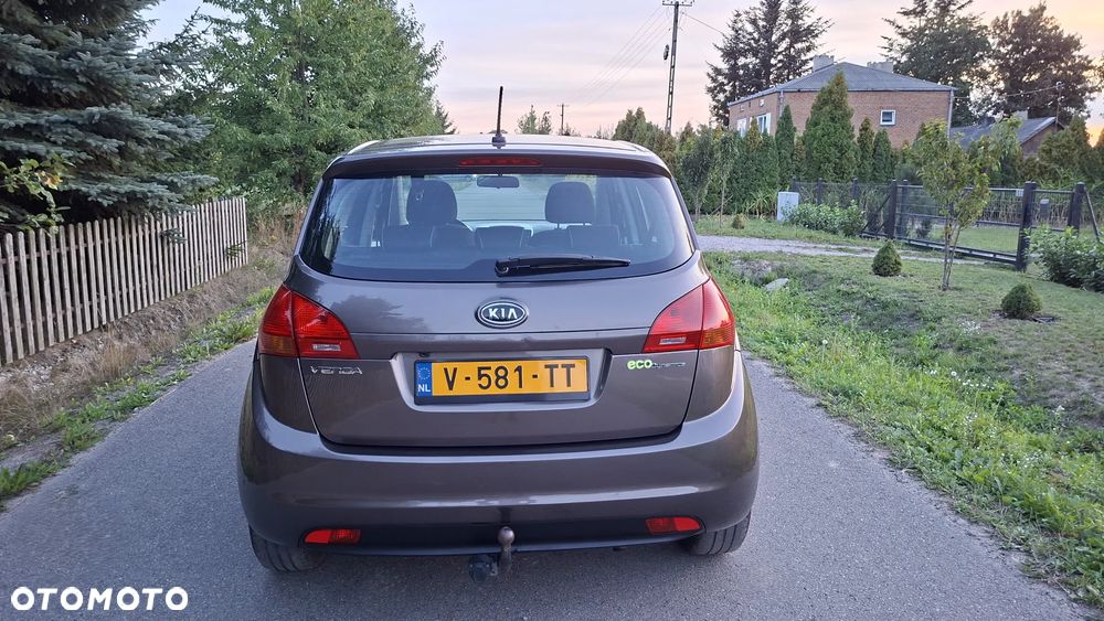 Kia Venga 1.6 L - 9