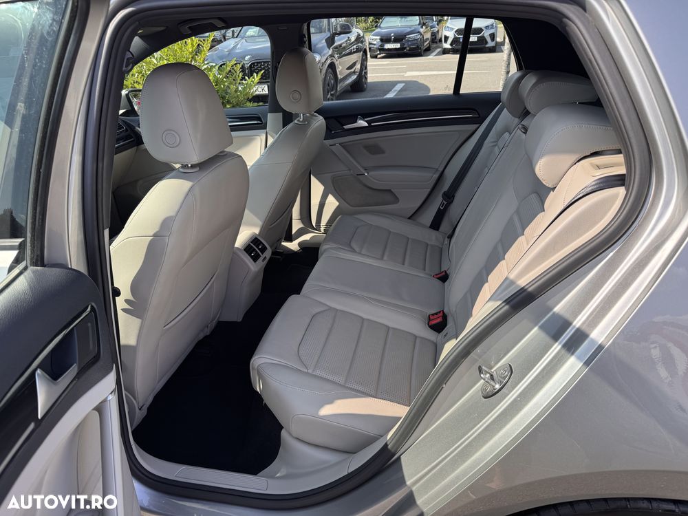 Volkswagen Golf - 36