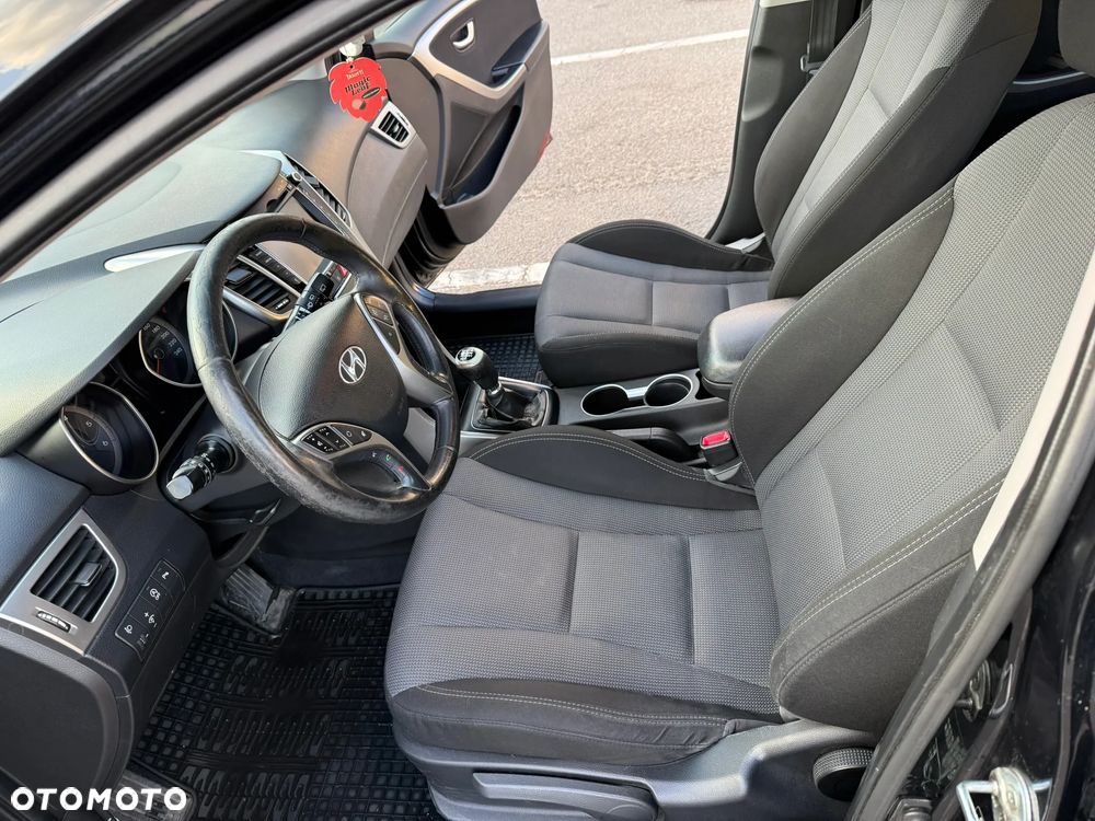 Hyundai i30 blue 1.6 CRDi Trend - 16