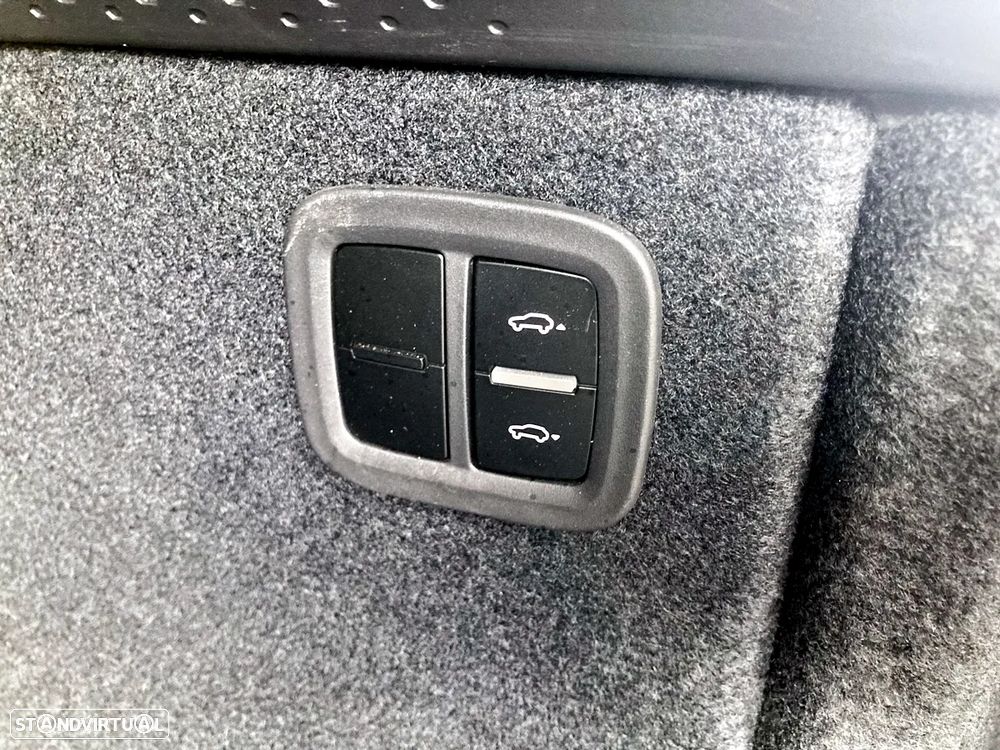 Porsche Macan Electric Turbo - 32