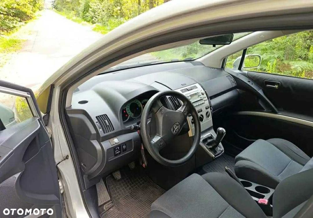 Toyota Corolla Verso - 5
