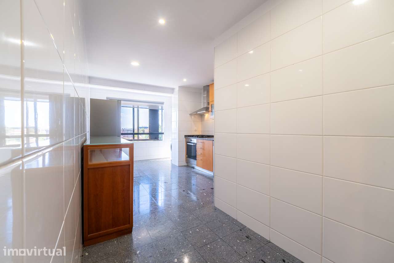 T1+1Último piso * Garagem e Arrumos * 110m2 * Circunvalação *Parq Nasc - Grande imagem: 5/34