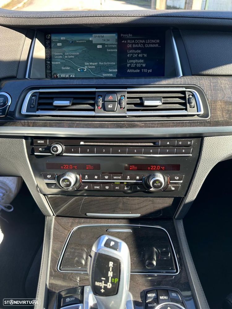 BMW 750 d xDrive Pack M - 30