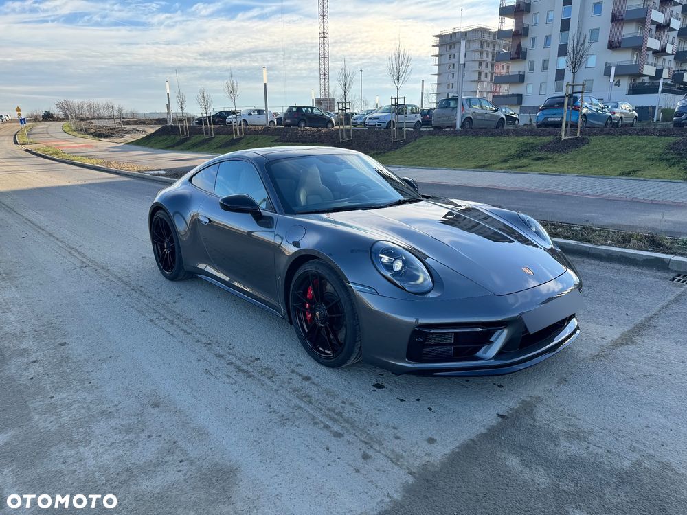 Porsche 911 Carrera GTS - 3