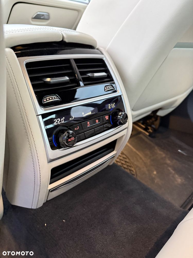 BMW Seria 7 750i xDrive sport - 27