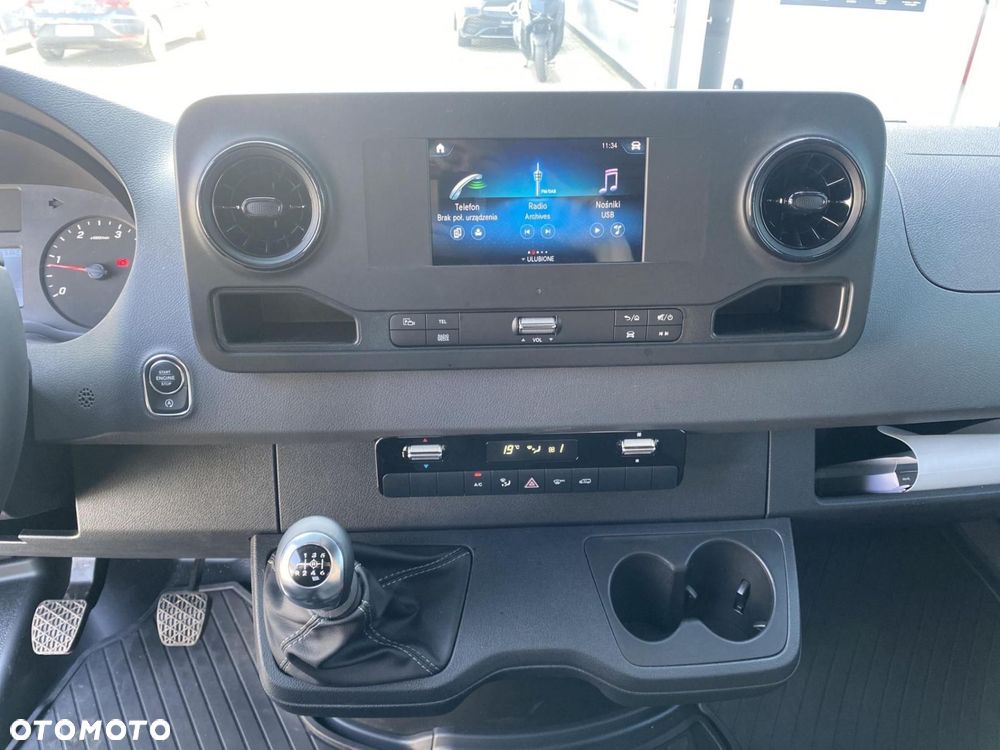 Mercedes-Benz Sprinter - 14