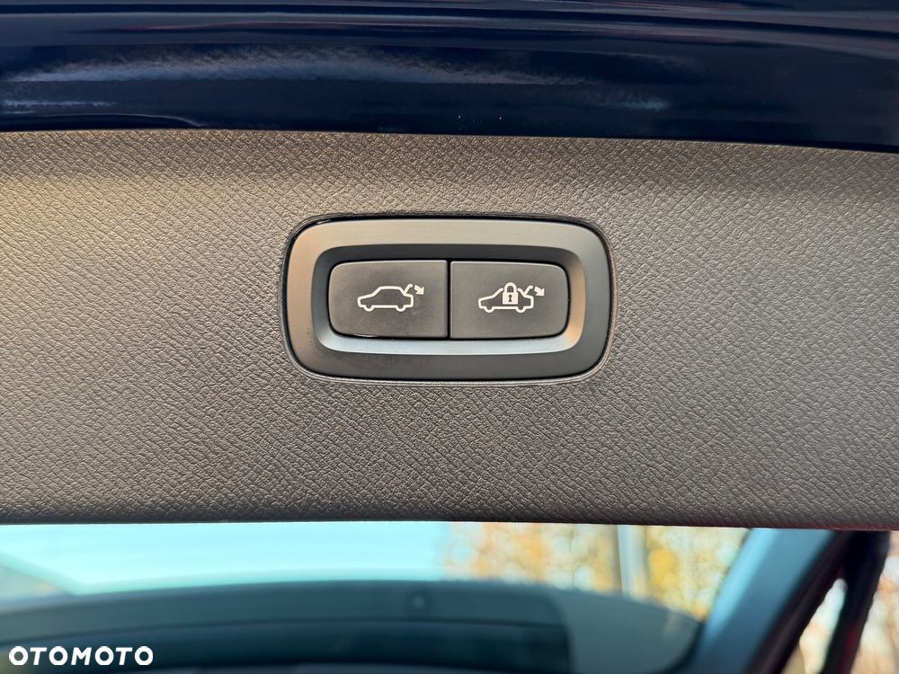 Volvo XC 90 D5 AWD Momentum 7os - 34