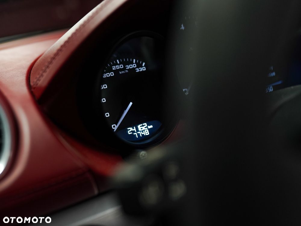 Porsche 718 Spyder - 21