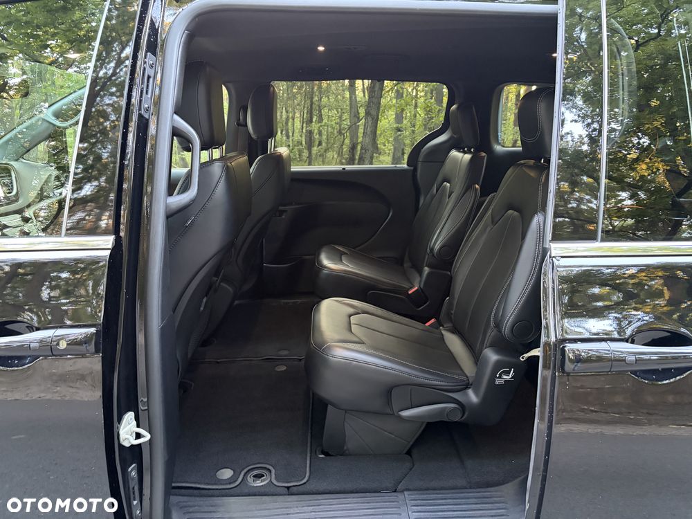 Chrysler Pacifica - 26