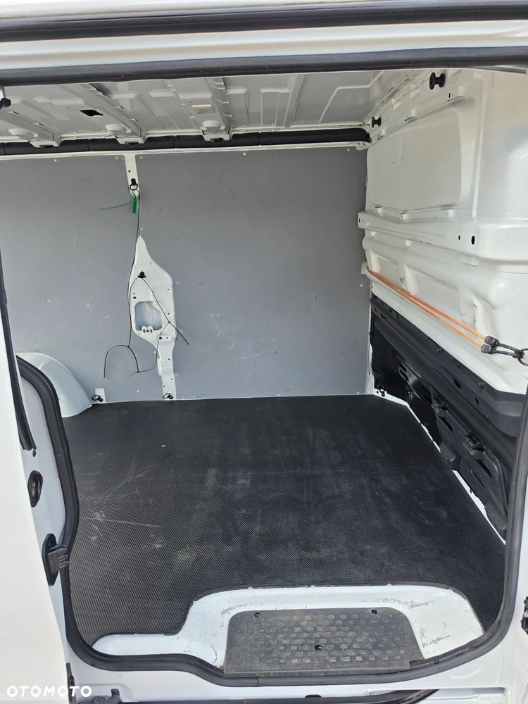 Renault TRAFIC - 11